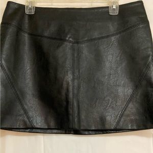 DIVIDE black vegan leather mini skirt. SZ  12